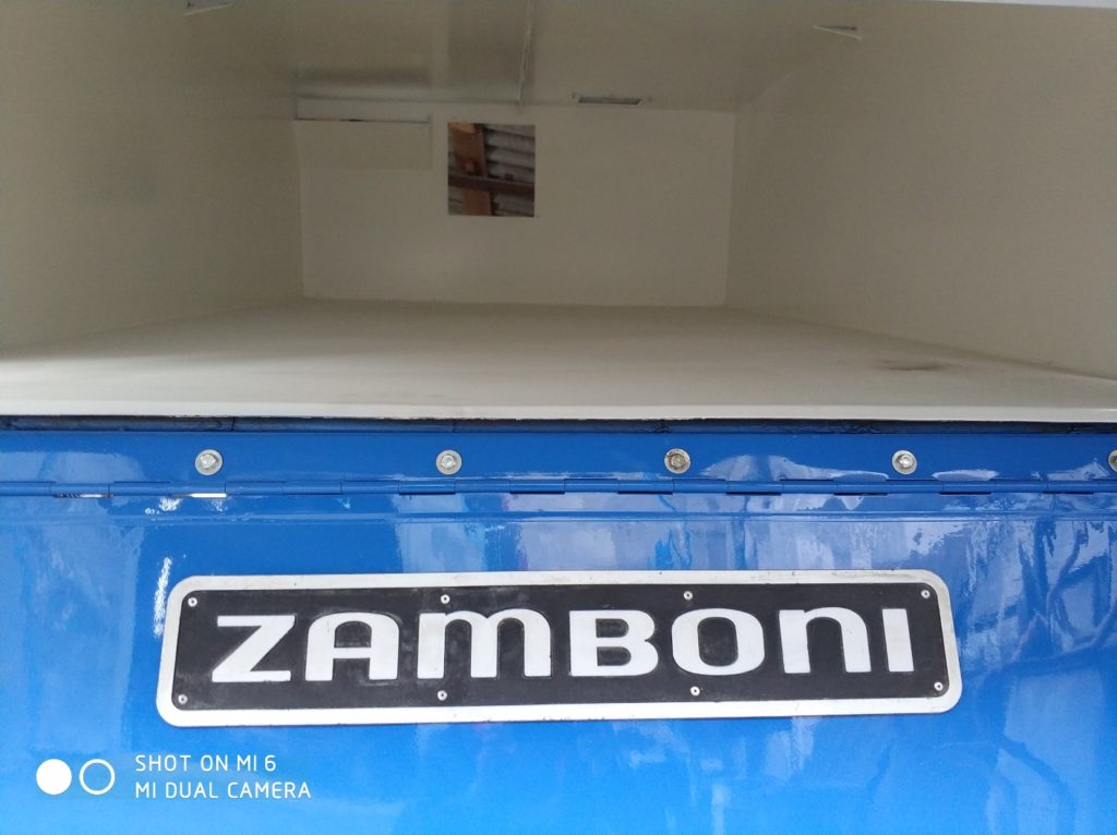 Ледозаливочная машина Zamboni 400
