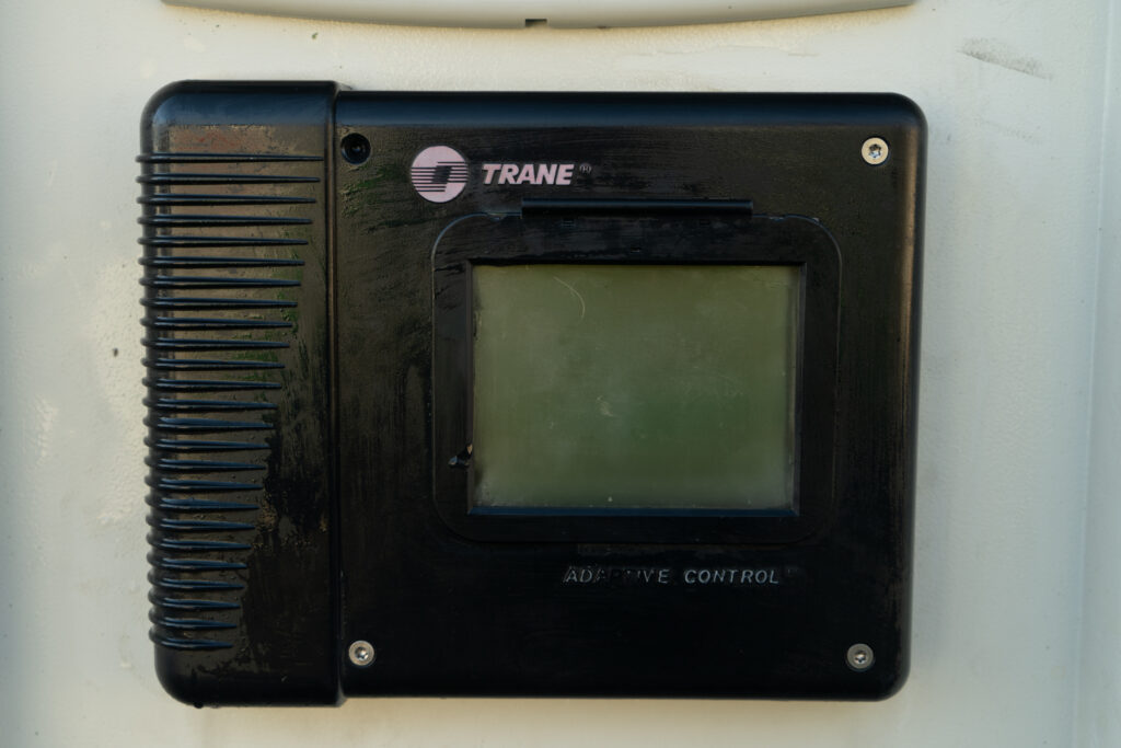 KALTWASSERSATZ Trane CGAM 046 127,6 kW