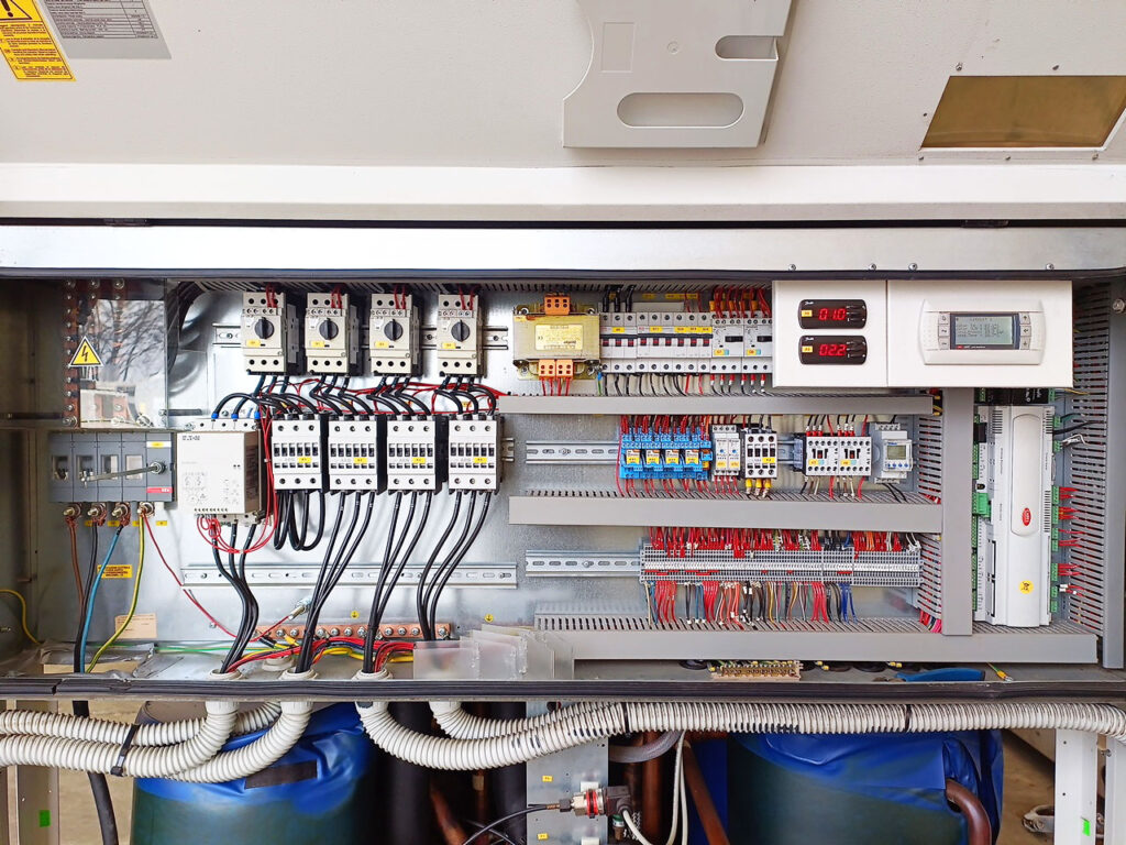 Чиллер HiRef LCE274FS 280 kW