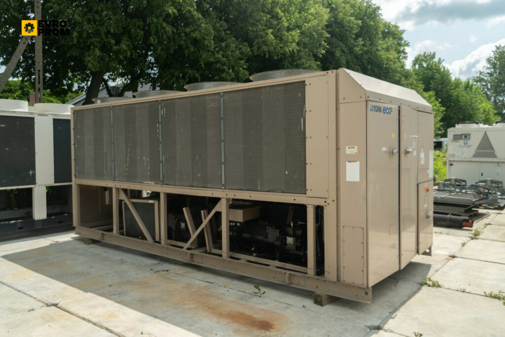 Kaltwassersatz YORK YCAS0475EB 446 kW