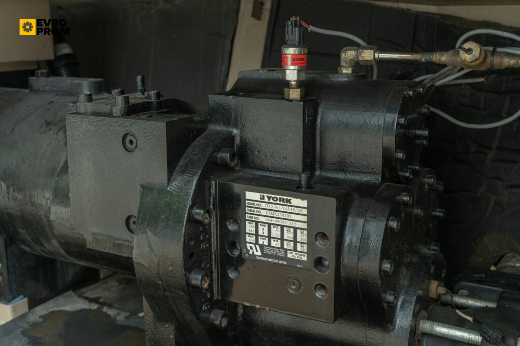 Kaltwassersatz YORK YCAS0475EB 446 kW