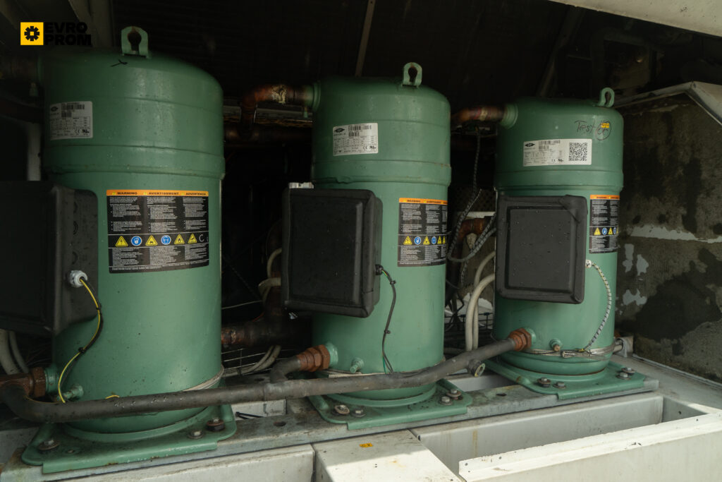 Aircooled chiller/Heat pump EMICON PAE 4902 S KC 488 kW / 570 kW