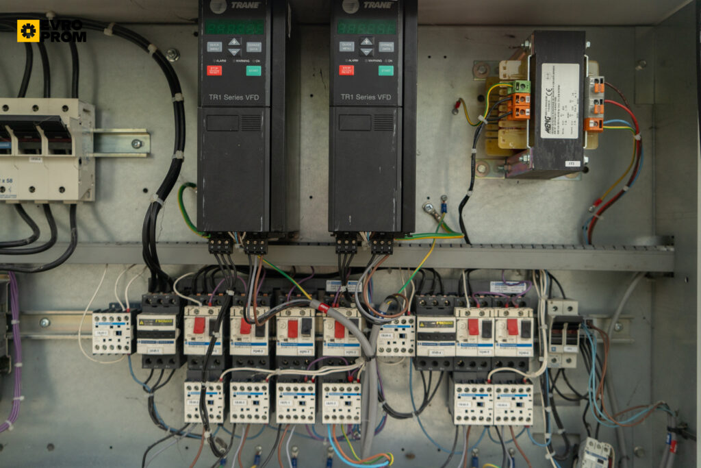 Чиллер Trane ECGAN925G72F1 268.2 кВт