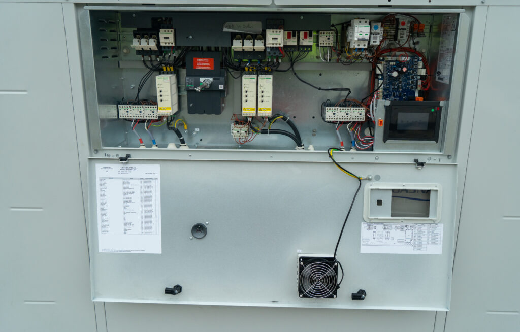 Kaltwassersatz CARRIER 30RB100R 100 kW