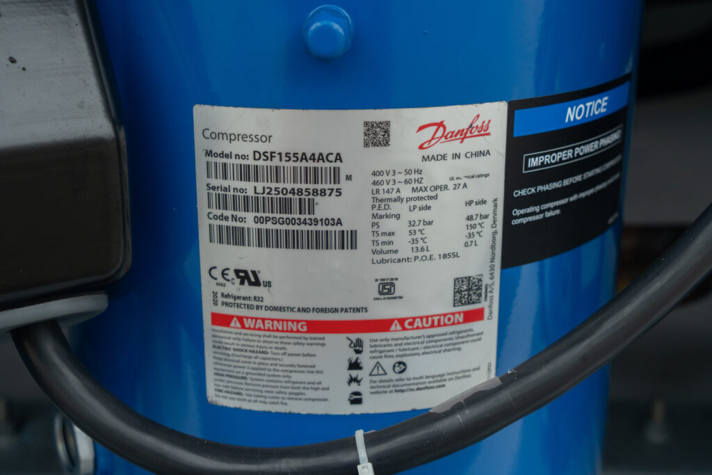 Kaltwassersatz CARRIER 30RB100R 100 kW