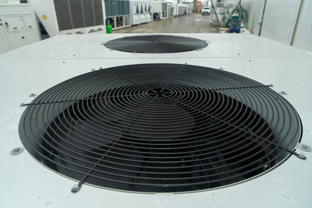 Kaltwassersatz CARRIER 30RB100R 100 kW