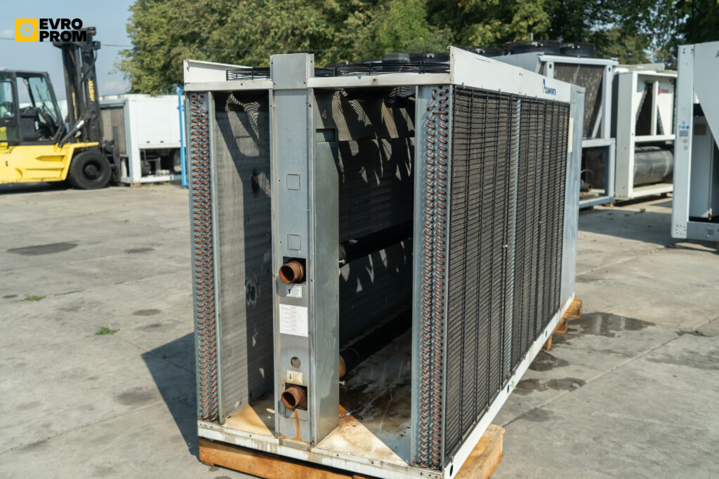 Kaltwassersatz/Wärmepumpe CLIMAVENETA NECS N B S 0512 127 kW / 144 kW