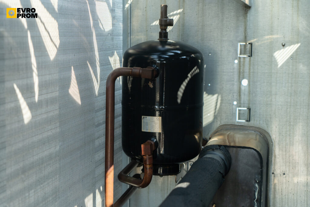 Kaltwassersatz/Wärmepumpe CLIMAVENETA NECS N B S 0512 127 kW / 144 kW