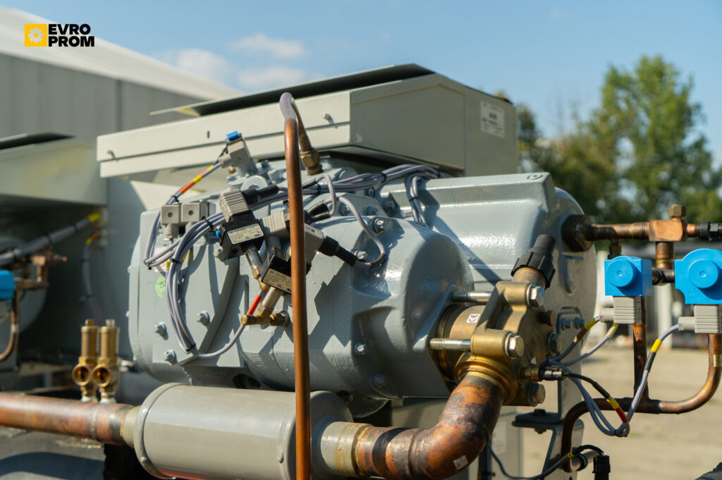 Kaltwassersatz CARRIER 30HXC120 A0450 PEE  414 kW