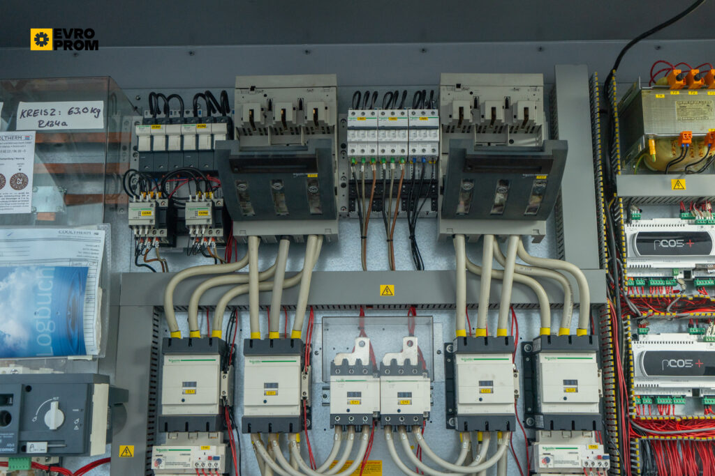 Чіллер UNIFLAIR BREC2802A 635 кВт