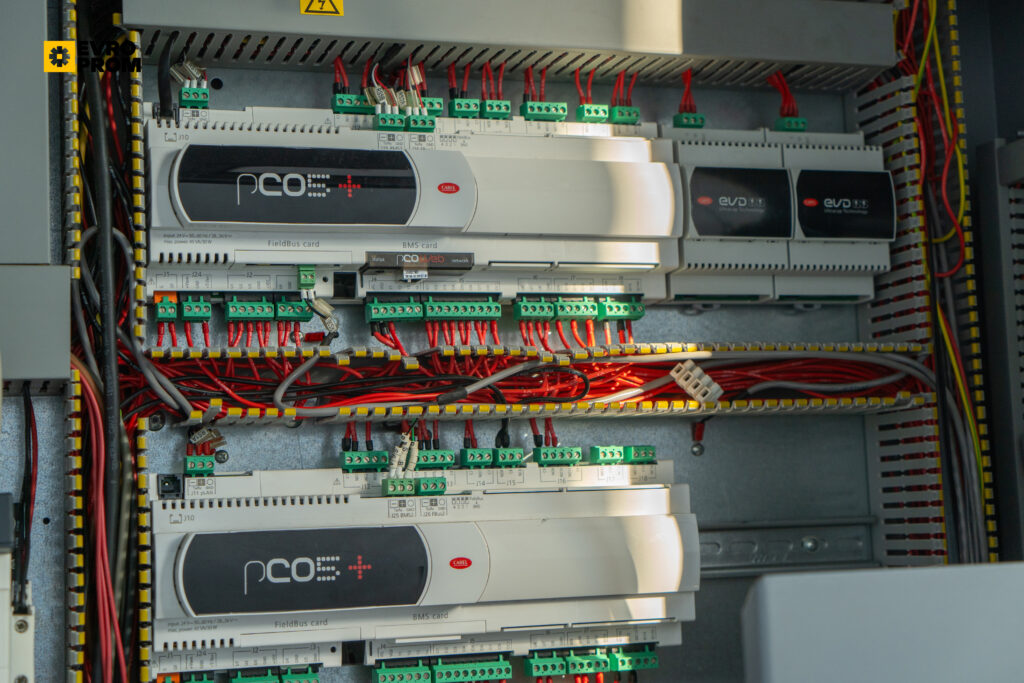 Чіллер UNIFLAIR BREC2802A 635 кВт