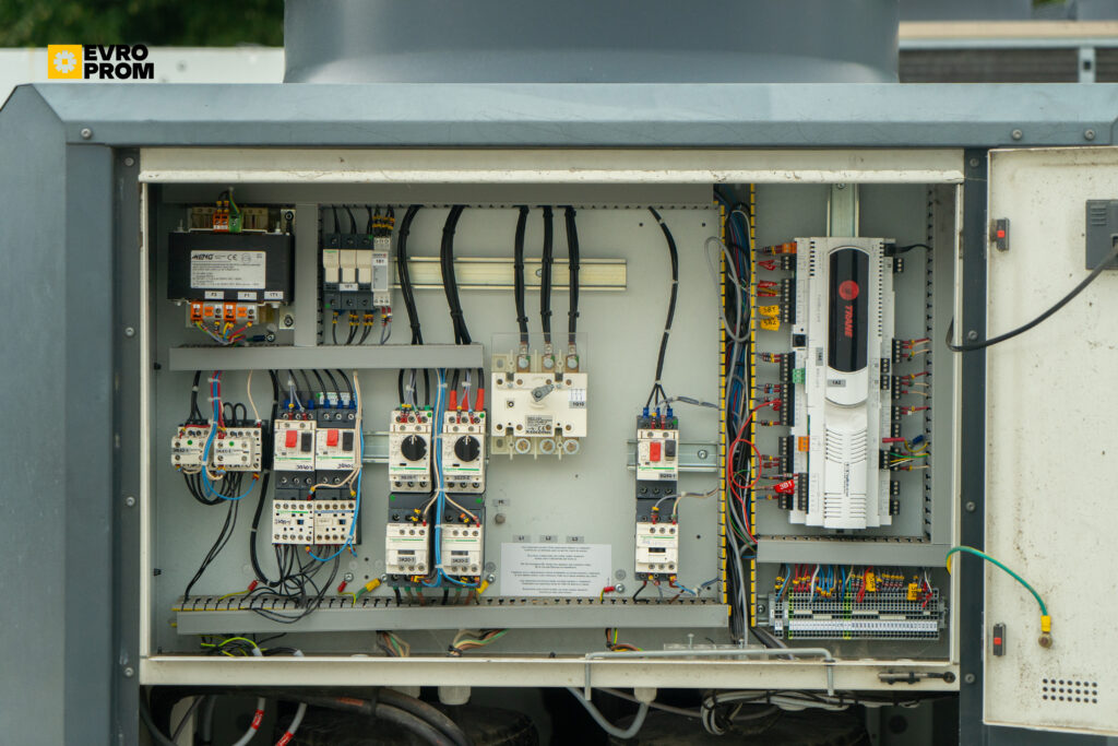 Чіллер TRANE CGAX 030 SE LN 82 кВт