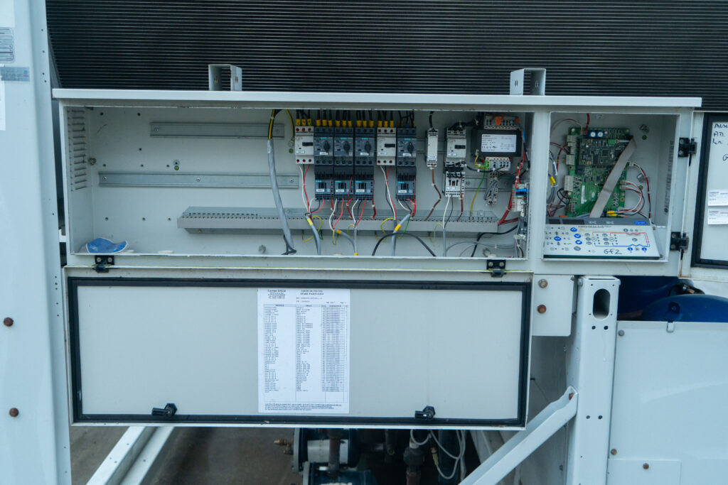 Kaltwassersatz Carrier 30RB 372 367 kW