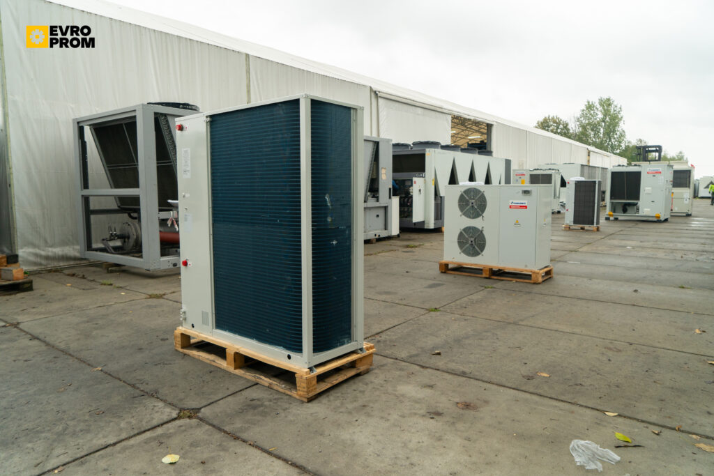 Kaltwassersatz/Wärmepumpe CLIMAVENETA I BX N 025T HASNV 24.7 kW/26.1 kW
