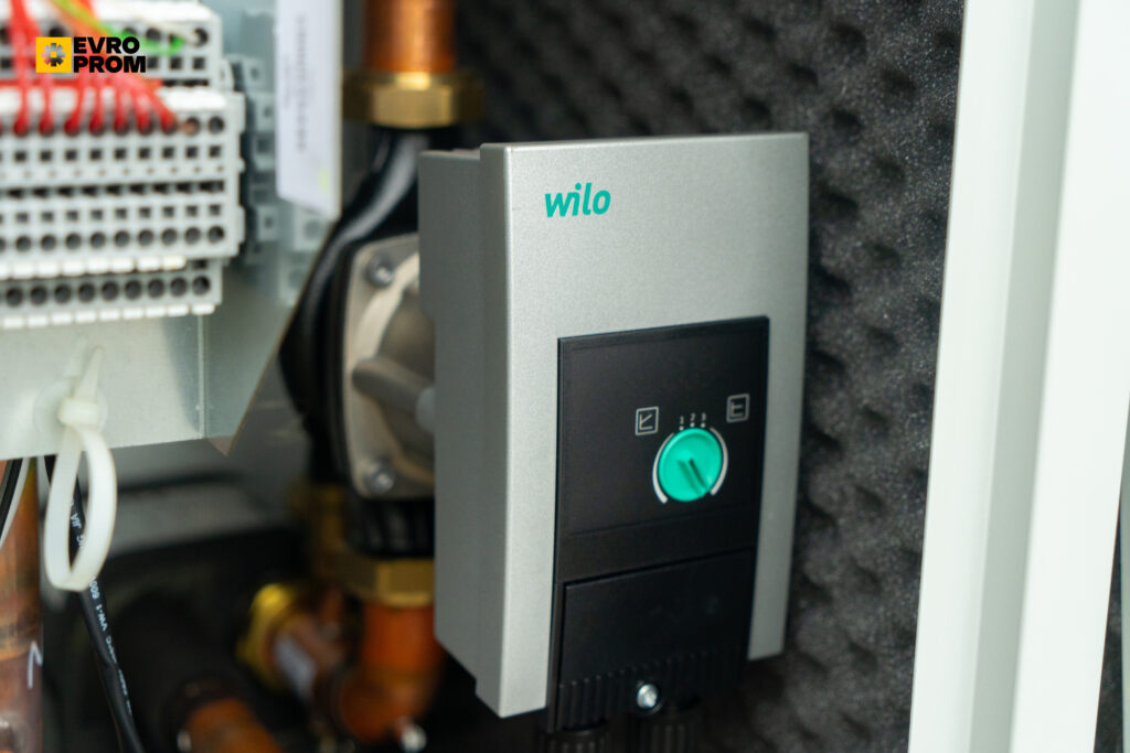 Kaltwassersatz/Wärmepumpe CLIMAVENETA I BX N 025T HASNV 24.7 kW/26.1 kW