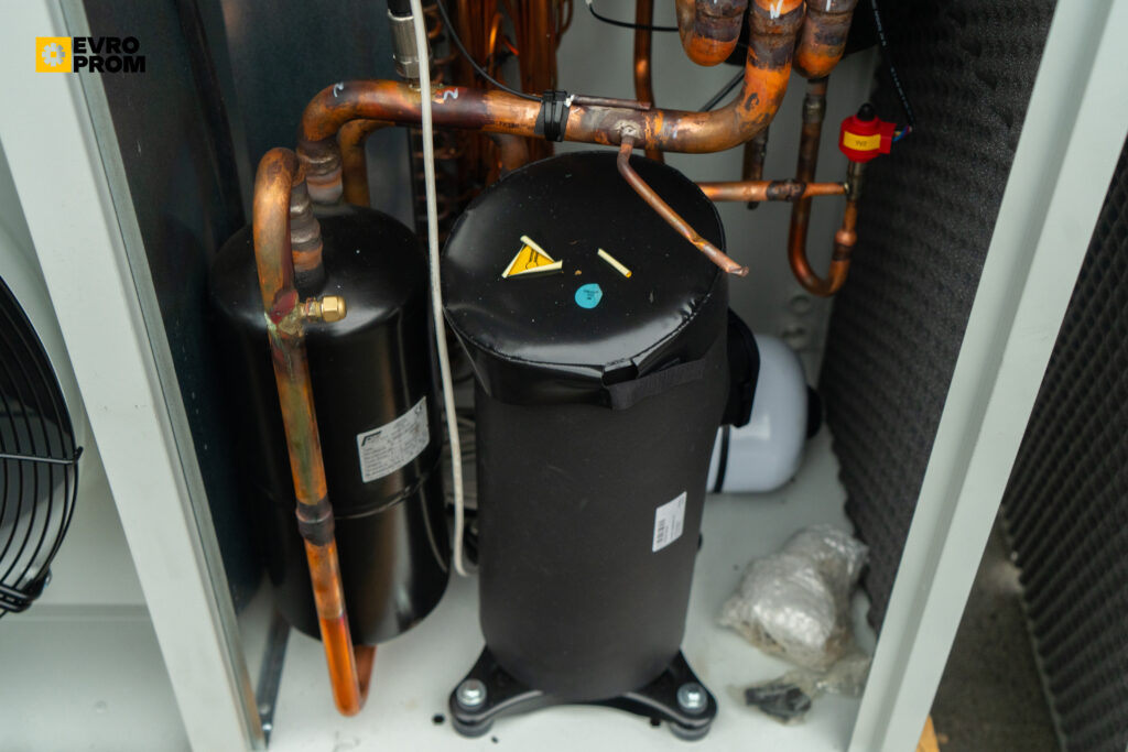 Kaltwassersatz/Wärmepumpe CLIMAVENETA I BX N 025T HASNV 24.7 kW/26.1 kW