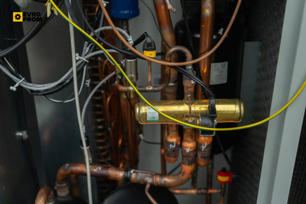 Kaltwassersatz/Wärmepumpe CLIMAVENETA I BX N 025T HASNV 24.7 kW/26.1 kW
