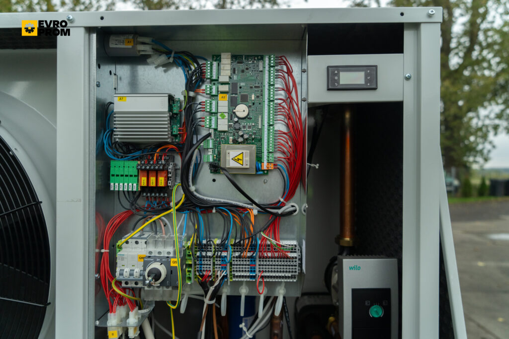 Kaltwassersatz/Wärmepumpe CLIMAVENETA I BX N 025T HASNV 24.7 kW/26.1 kW