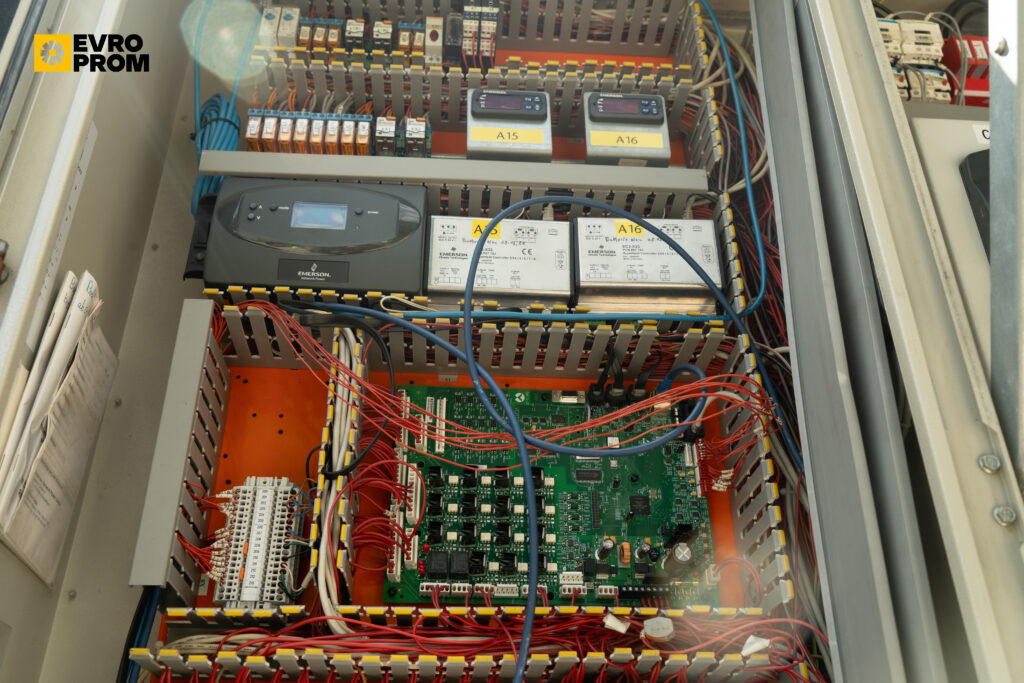Чиллер Emerson SLS 054011013100F1 482 кВт