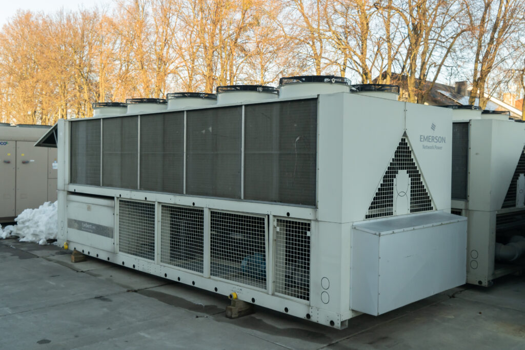 Чиллер Emerson SLS 054011013100F1 482 кВт