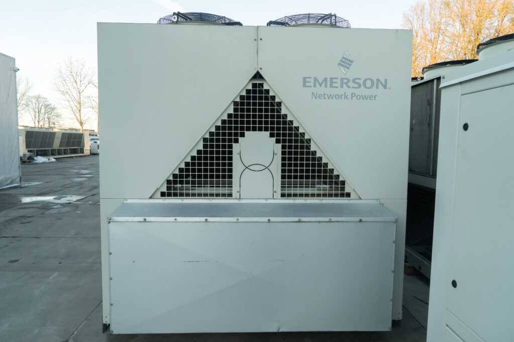 Чиллер Emerson SLS 054011013100F1 482 кВт