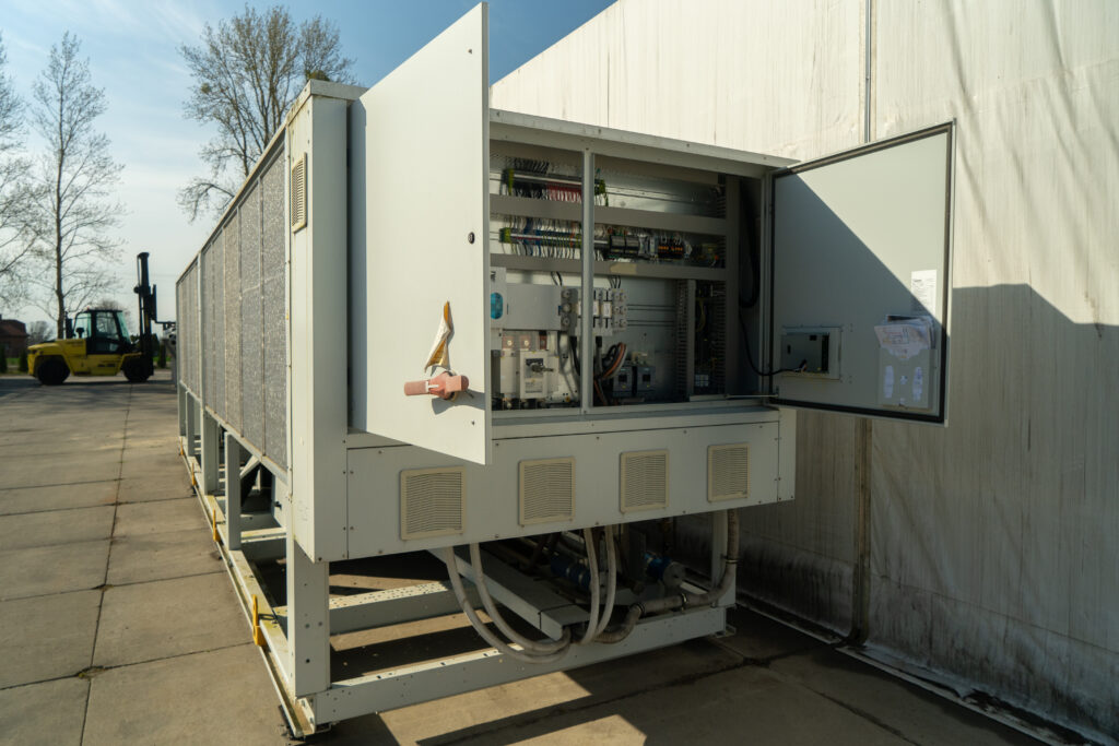 Aircooled chiller CLIMAVENETA I-FX(1+I) CA 2722 700.2 kW