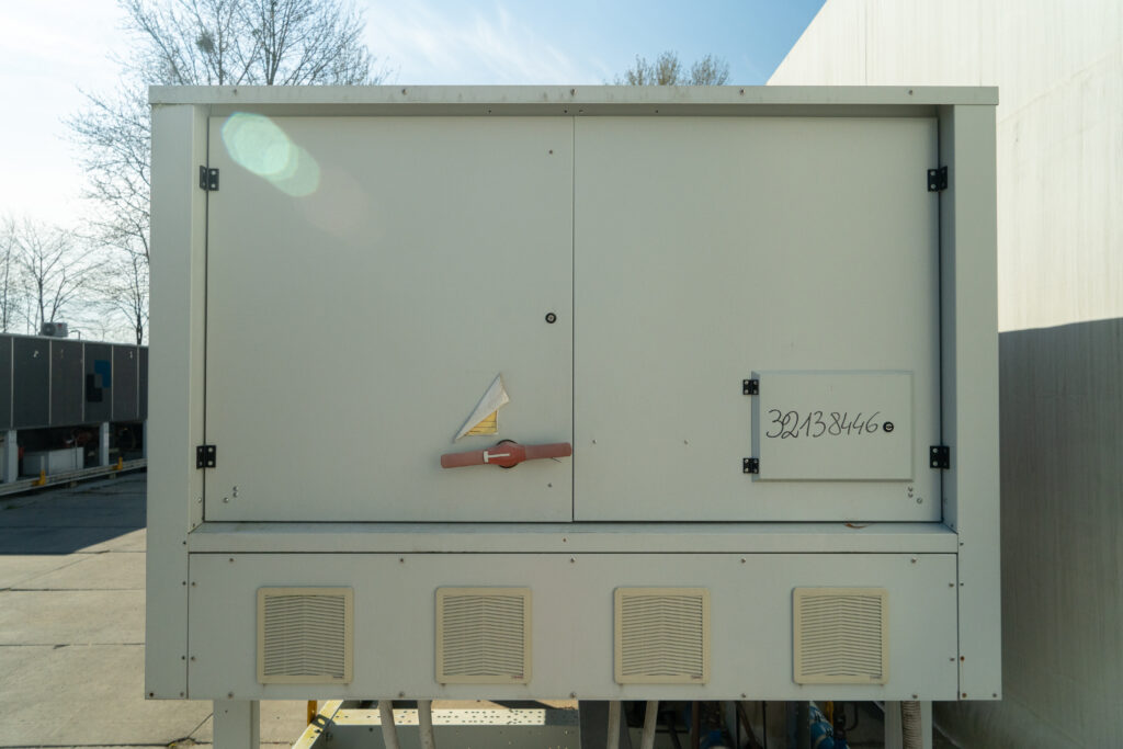 Aircooled chiller CLIMAVENETA I-FX(1+I) CA 2722 700.2 kW