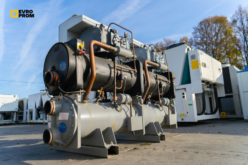 Watercooled chiller CARRIER 30HXC110 A0377 PEE 374 kW