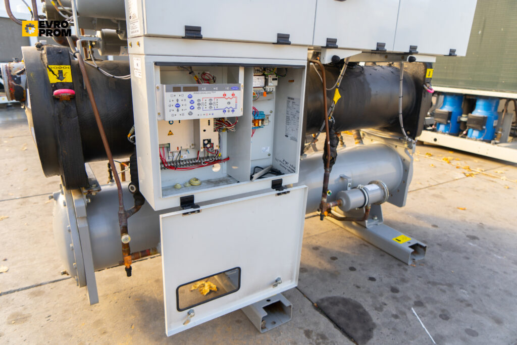 Watercooled chiller CARRIER 30HXC110 A0377 PEE 374 kW