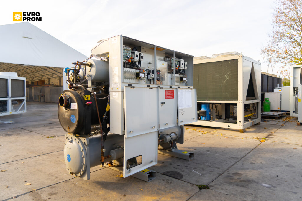 Watercooled chiller CARRIER 30HXC110 A0377 PEE 374 kW