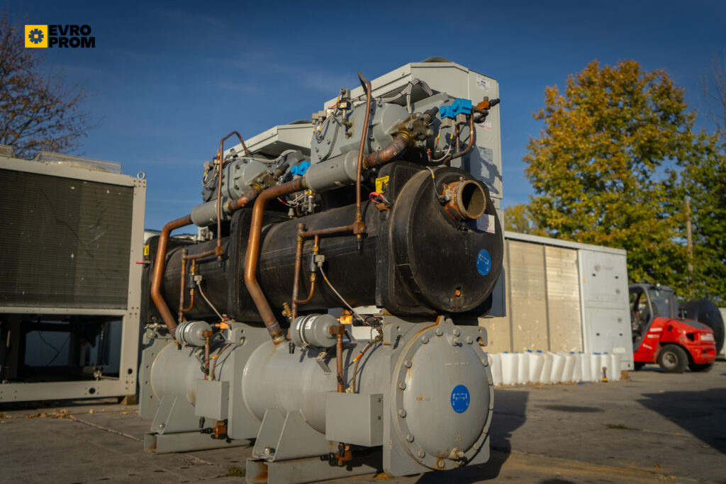 Watercooled chiller CARRIER 30HXC110 A0377 PEE 374 kW