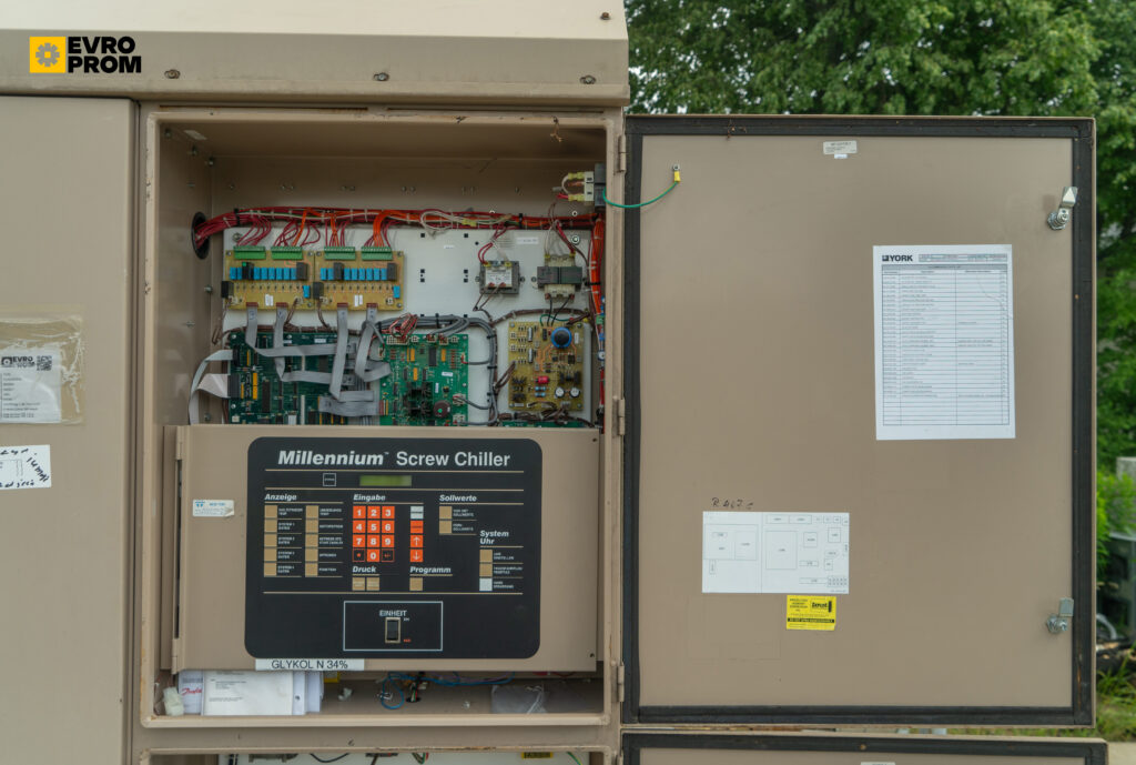 Kaltwassersatz YORK YCAS0475EB 446 kW