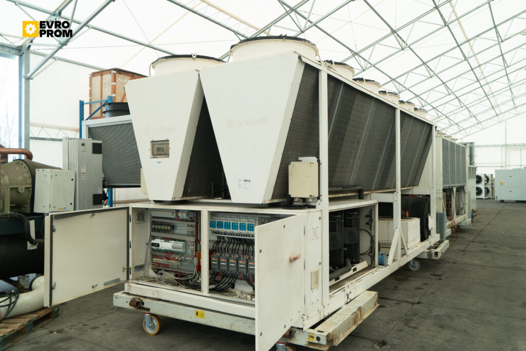 Aircooled chiller/Heat pump Systemair AQWH 2406 HP 601.9 kW / 702 kW