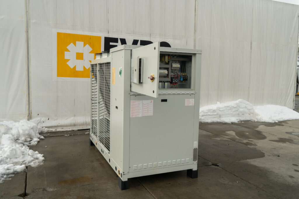 Aircooled chiller/Heat pump Climaveneta NR N LN CA 0262P 70.25 kW/73.12 kW