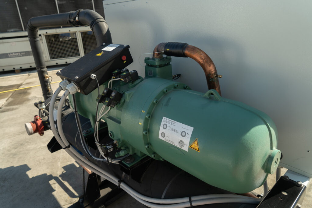 Watercooled chiller/Heat pump Climaveneta FX W H 0551 124.3 kW/141.1 kW