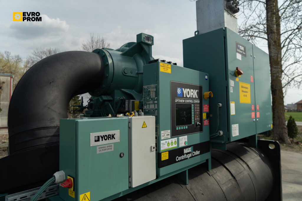 Kaltwassersatz YORK YK CF CG Q7 5CK F 2200 kW