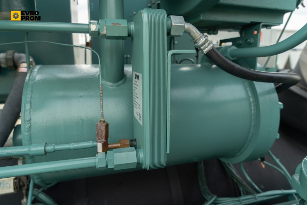 Kaltwassersatz YORK YK CF CG Q7 5CK F 2200 kW