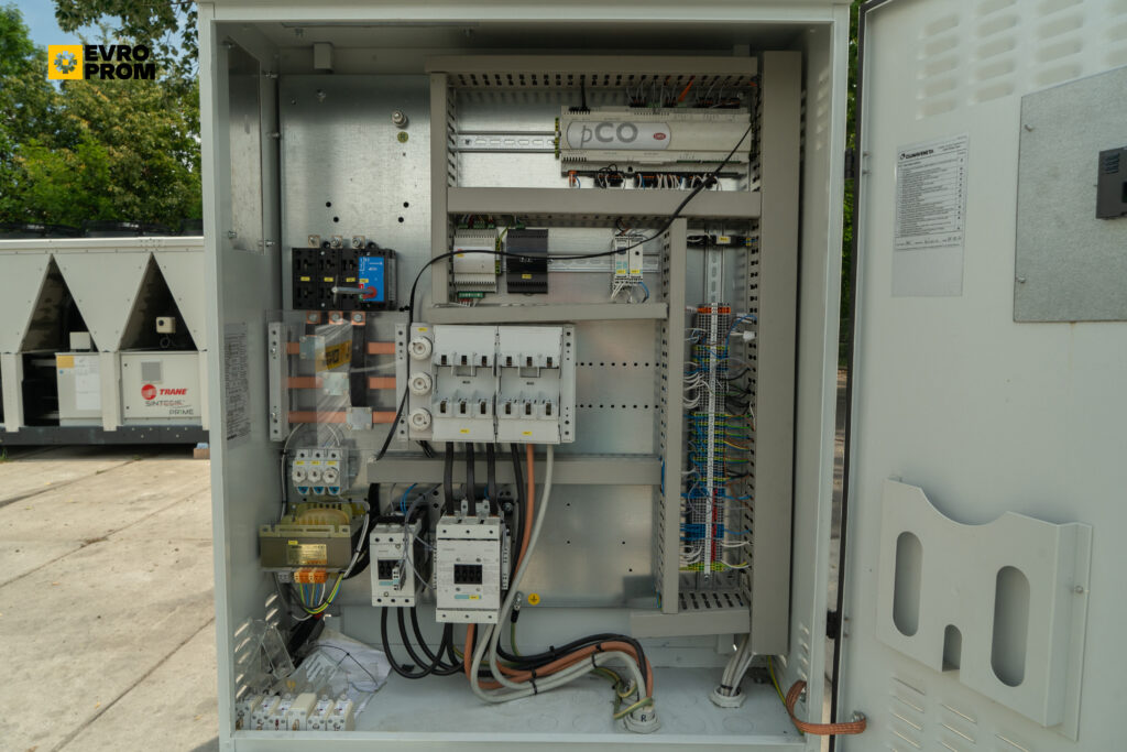Watercooled chiller/Heat pump Climaveneta FOCS2 W H CA E 1601 441.9 kW/456.9 kW
