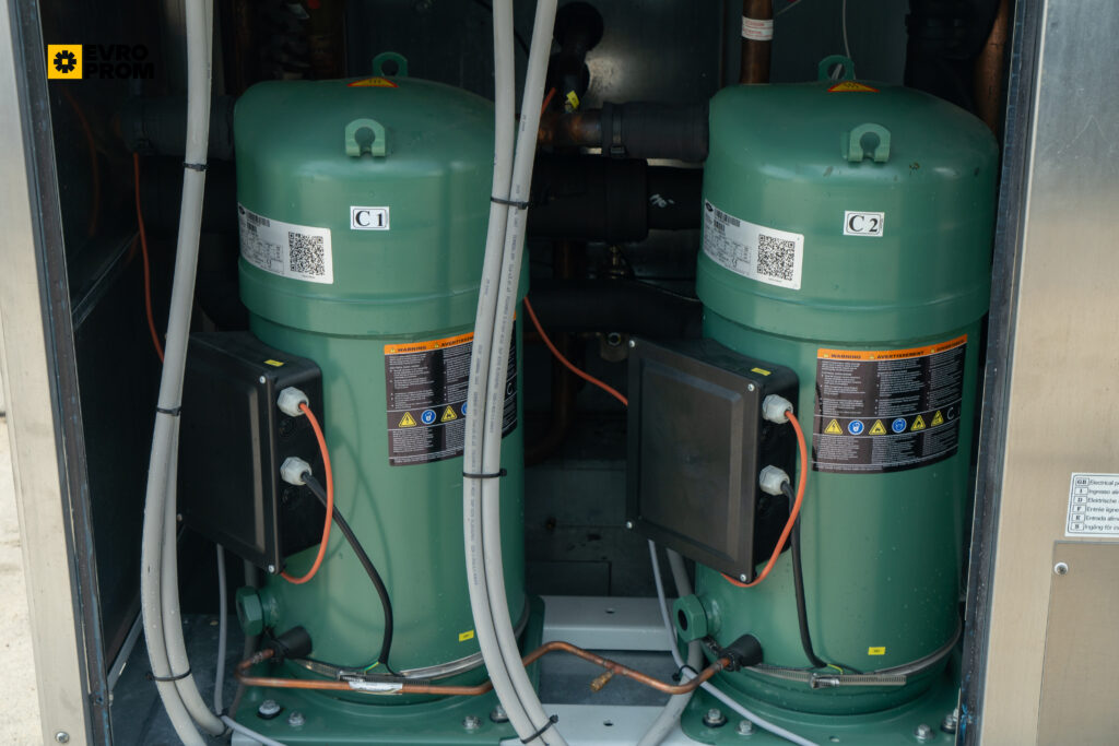 Kaltwassersatz/Wärmepumpe CLIMAVENETA NX N Y/CA 1104T 311 kW/327 kW