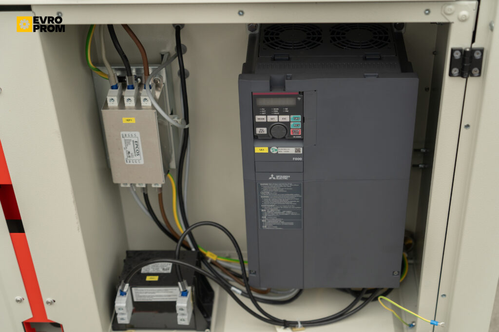 Чіллер/Тепловий насос CLIMAVENETA MEHP IS G07 0071 60.1 кВт/69.9 кВт