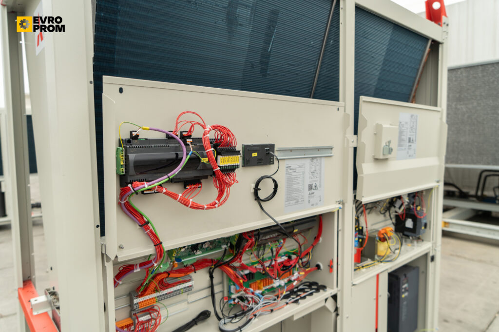 Чіллер/Тепловий насос CLIMAVENETA MEHP IS G07 0071 60.1 кВт/69.9 кВт