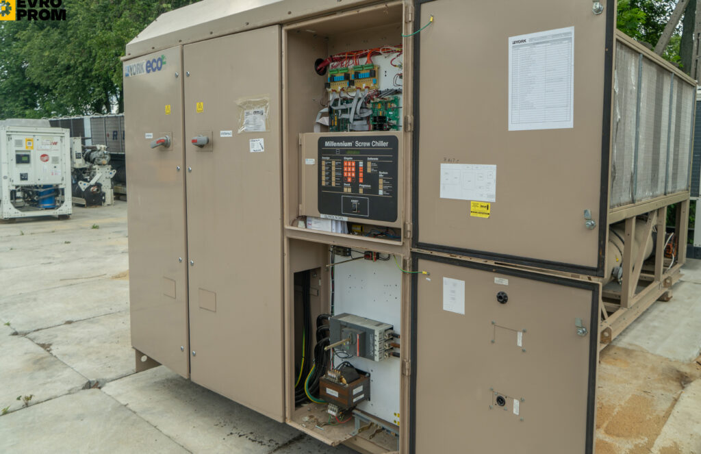 Kaltwassersatz YORK YCAS0475EB 446 kW