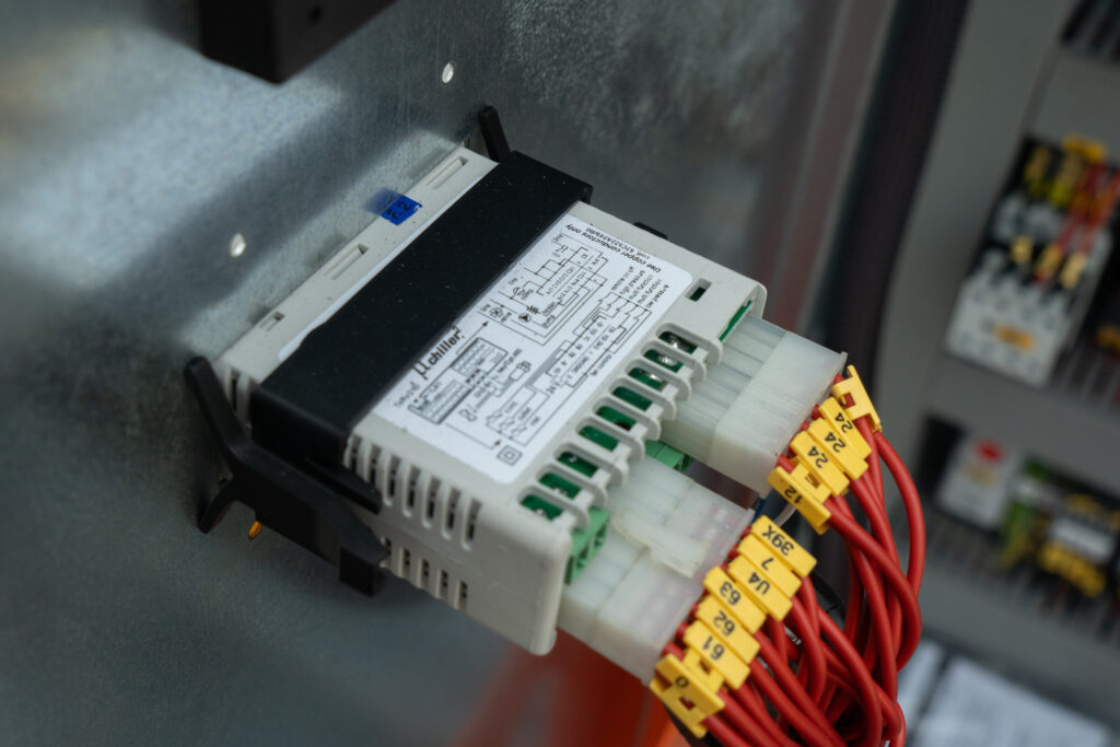 Чиллер/Тепловой насос EMICON PAE 361 KA 22 кВт/25 кВт