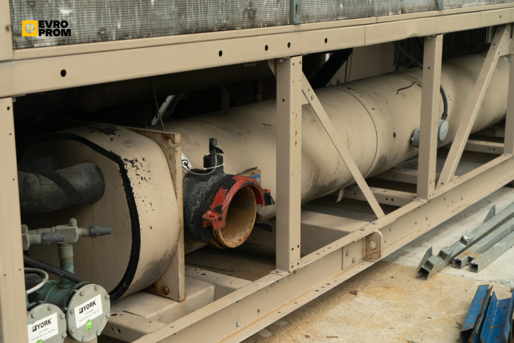 Kaltwassersatz YORK YCAS0475EB 446 kW