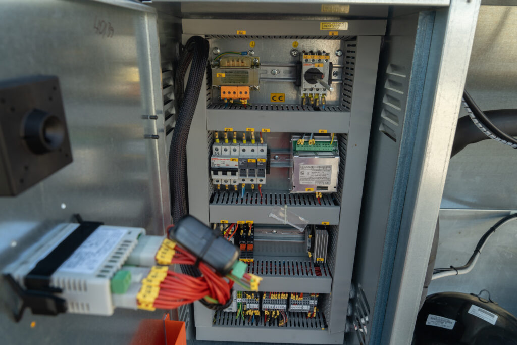 Чиллер/Тепловой насос EMICON PAE 361 KA 22 кВт/25 кВт