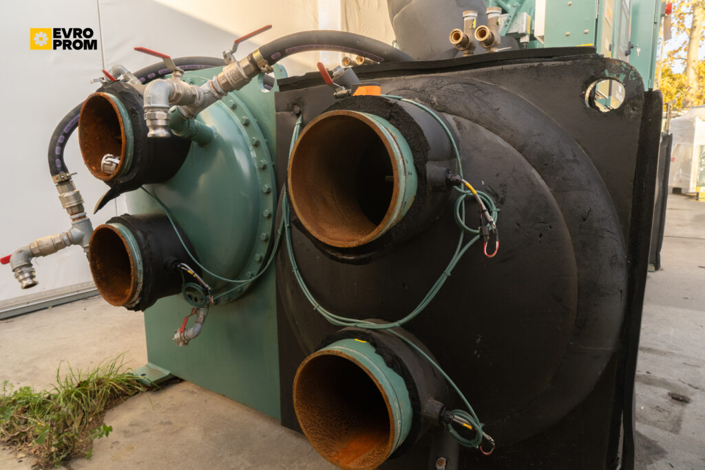 Watercooled chiller York YK CG CF Q7 5CI F 2000 kW