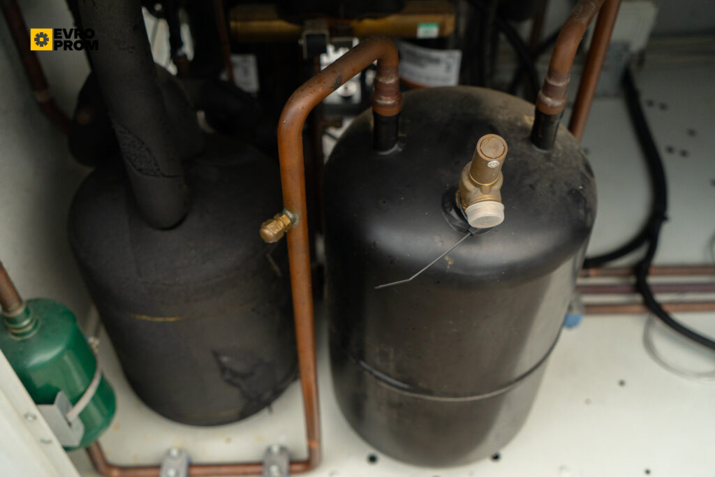 Aircooled chiller/Heat pump BLUEBOX GEYSER 2 MT 52 54.3 kW / 45.6 kW