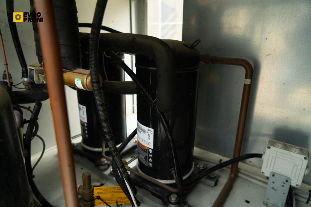 Aircooled chiller/Heat pump BLUEBOX GEYSER 2 MT 52 54.3 kW / 45.6 kW
