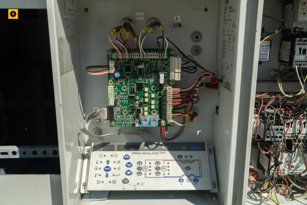 Чиллер CARRIER 30RA 090 B0723 PEE 89 кВт