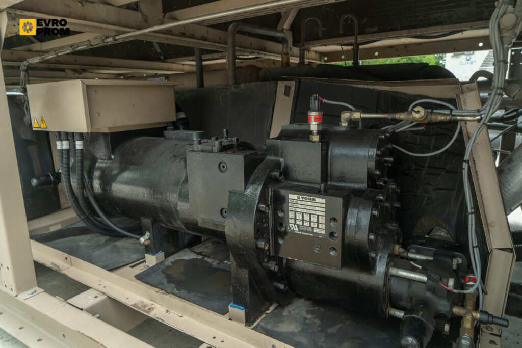 Kaltwassersatz YORK YCAS0475EB 446 kW